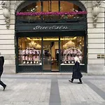 Suite Champs-Elysees Paris 8E